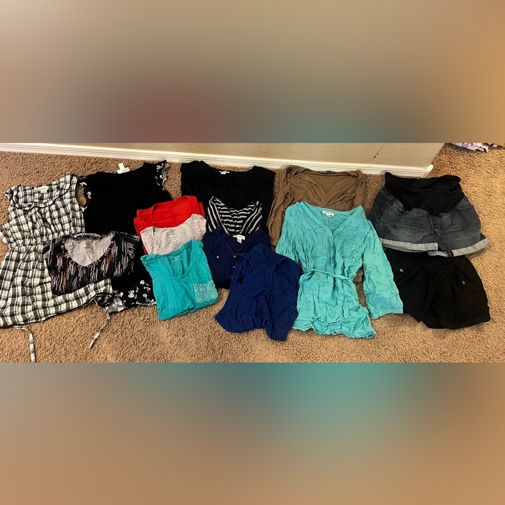 Motherhood Maternity size medium lot